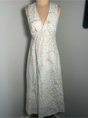 Magaschoni 100% Lenin Sleeveless White Maxi Dress with Gold Leaf Print